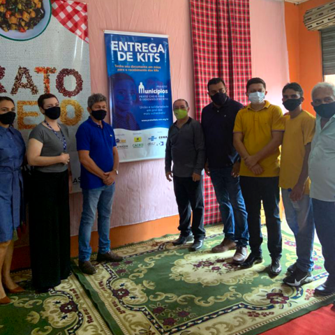 Equipe Entrega de Kits